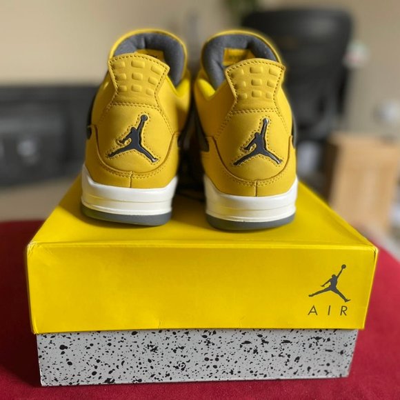 NEVER WORN !! Air Jordan 4 Lightning size 10.5